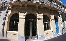 Georges Hostel&Café
